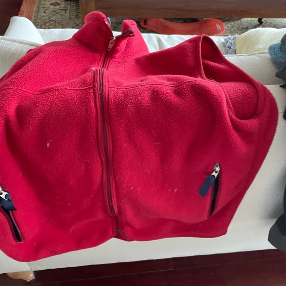 Men’s Red fleece material Patagonia Vest. Size Medium - Picture 4 of 4
